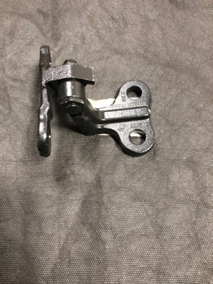 Volvo v50 петля дверь правый перед нижний фото №1