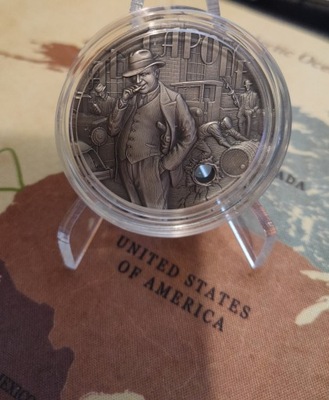 Al Capone the Gangster 2 oz silver coin 5$ niue