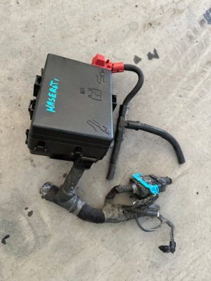 Maserati levante коробка предохранителей фото №1