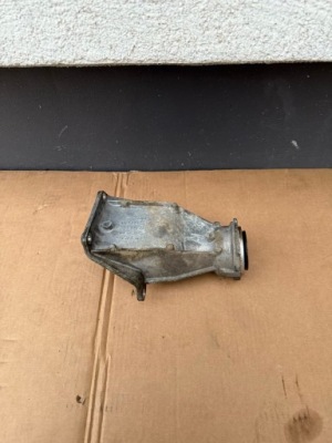 Bmw g01 g05 g20 g30 x-drive кронштейн кронштейн піввісь 8639383 фото №1