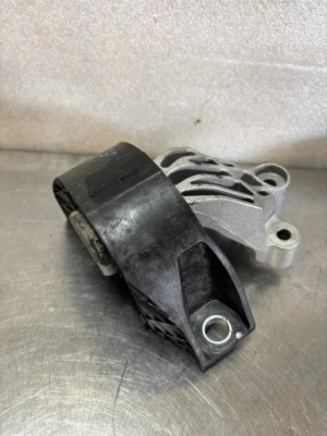 Кронштейн подушка двигателя master iii iv z.e 112840347r фото №1