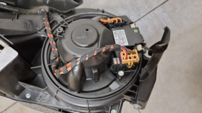 Вентилятор воздуходувка audi q3 8u 11-18 valeo 998924e фото №1