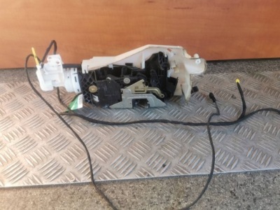 Замок дверь mercedes w220 2207206635 фото №1