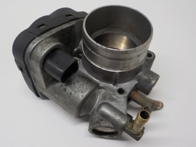 Volkswagen golf iv 1.6 8v apf avu дросельна заслінка 06a133062a фото №1