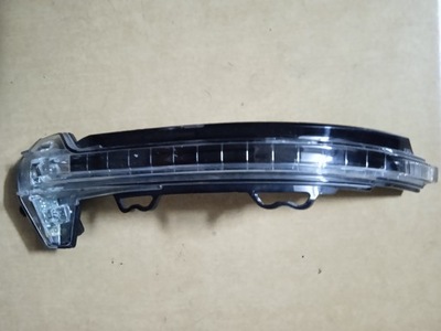 8W0949102 ПОВОРОТНИК ЗЕРКАЛА ПРАВАЯ AUDI A4 B9