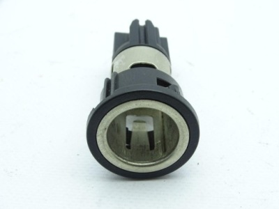 Opel meriva b 10-17 роз'єм прикурювача 12v фото №1