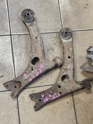 Toyota avensis t25 03-07 рычаг передний левый фото №1