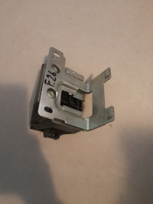 Кронштейн кронштейн шторка багажника лівий bmw f10 фото №1