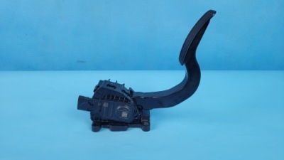 Tesla model 3 21r педаль ускорения газа 1044695-00-a фото №1