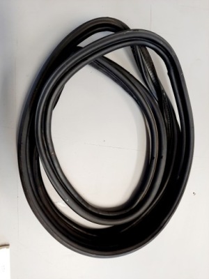 Прокладка крышки багажника mercedes w207 2076920376 фото №1