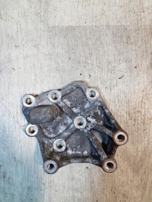 Кронштейн кронштейн кронштейн toyota previa 2.2td фото №1