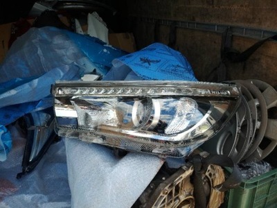 Toyota hilux 16- фара лівий фото №1