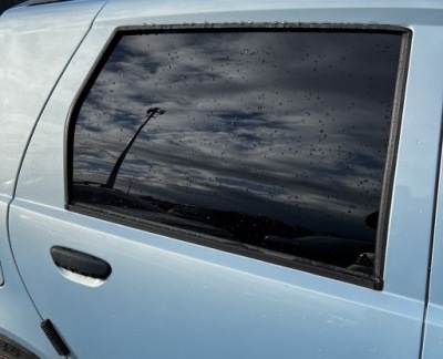 Fiat punto 2 hb 5d 5 двері 99-09 скло дверна праві задній фото №1