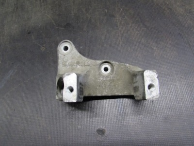 Кронштейн коробки peugeot 407 2.0 b 16 v 04-11 r. фото №1