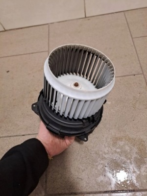 Dacia sandero iii вентилятор m0116360-6870 фото №1