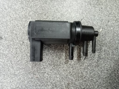 Audi a4 a6 клапан вакуумa 059906628b фото №1