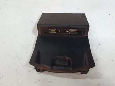 Mercedes gla x156 роз'єм port usb a1728202100 фото №1