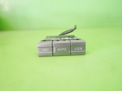 Перемикач приводу 2wd авто nissan x-trail i t30 фото №1