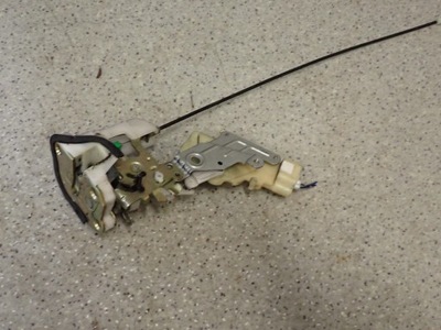 Yaris verso 99- замок дверь задний левый привод фото №1