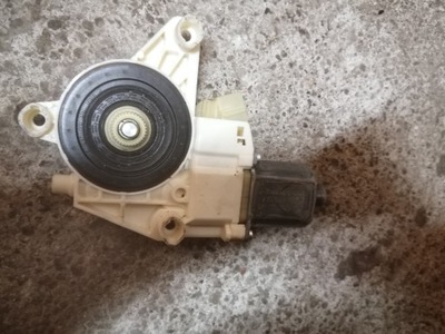 MOTOR DERECHA PARTE DELANTERA MERCEDES W204 A2048200242  