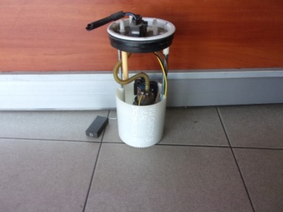 Насос пального vw caddy iii 1.4 2k0919051b фото №1