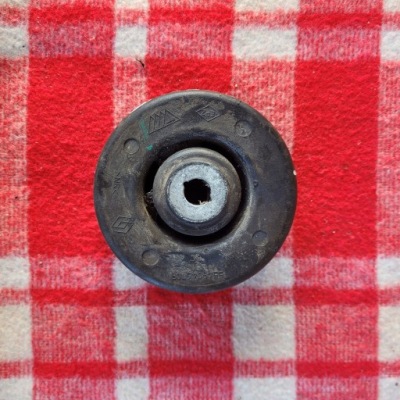 Кронштейн подушка резиновый элемент подрамник dacia duster ii 554904670r фото №1