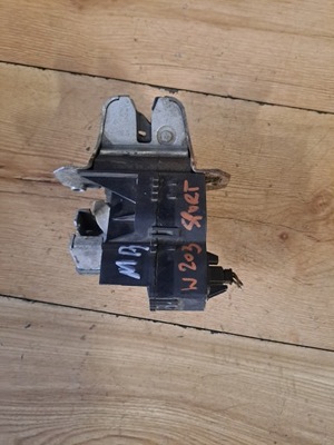 Замок задній кришки mercedes w203 sport coupe фото №1