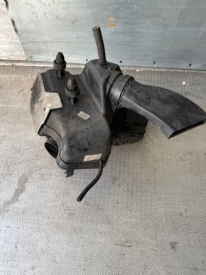 Корпус фільтра повітря audi a4 combi rok 2013 фото №1