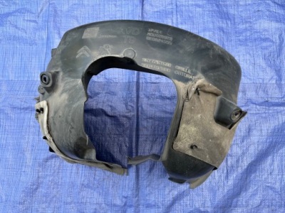 Peugeot 308 t9 підкрилок передні праве фото №1