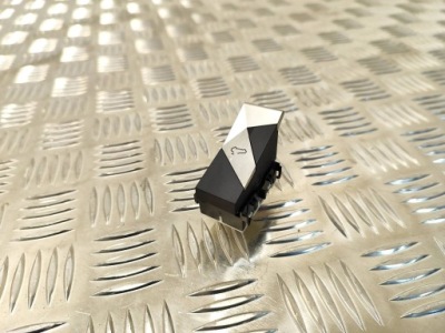 Citroen ds7 crossback 2018 кнопка люк фото №1