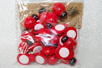 BIEDRONKI DREWNIANE NA PRZYLEPCU DUŻA 36 SZT