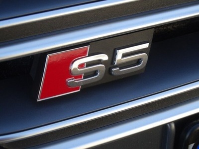 LOGOTIPO EMBLEMA INSIGNIA AUDI S5 A5 AL REJILLA DE RADIADOR CROMO  