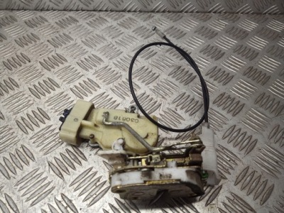 Замок дверь центральный левый перед toyota matrix фото №1