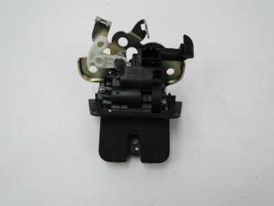 Audi q3 8u замок кришки багажника 8r0827505a фото №1