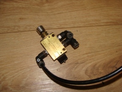 Клапан управляющий kierunkowy блокировка пневматической land rover discovery 2 ii фото №1