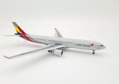 Model samolotu Airbus A330-300 Asiana 1:500