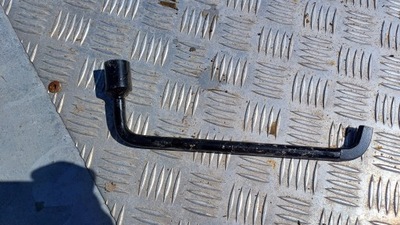 Citroen c4 cactus ключ do колеса фото №1