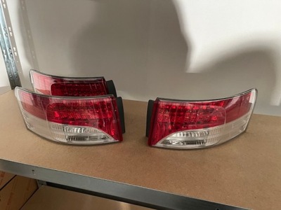 TOYOTA AVENSIS T27 BERLINA FARO PARTE TRASERA IZQUIERDA DIODO LUMINOSO LED ORIGINAL PERFECTA 