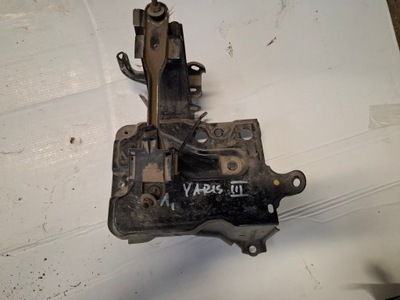 Toyota yaris iii основание аккумулятор фото №1