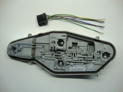 Citroen berlingo partner 3 08r- вкладыш разъём фары правый  задняя фото №1