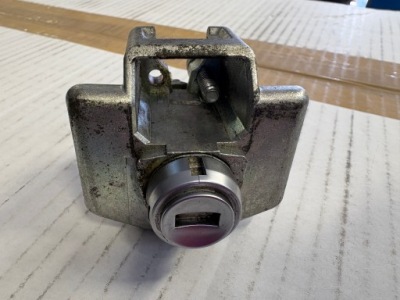 Mini cooper r56 вкладка замка левый перед n0503219 фото №1