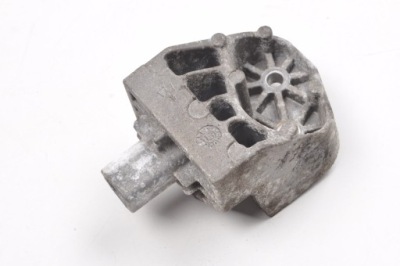 Maserati quattroporte vi 3.0 кронштейн радиатора правое  24705 фото №1