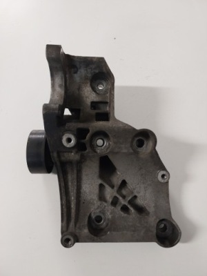 Кронштейн генератора 2.0 cdti opel insignia 55562863 фото №1