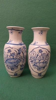 2 śliczne, porcelanowe wazony, zdobione wzorem cebulowym