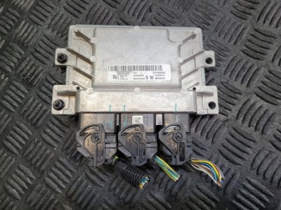 Бортовий комп'ютер блок керування двигуна 237d40543r dacia spring фото №1