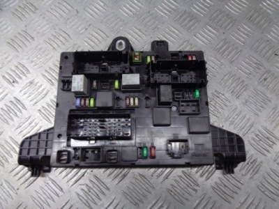 Коробка запобіжників astra j 1.7 cdti 13302301 фото №1