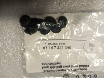 Заглушка bmw оригинальный номер d=6,5mm 07147221349 фото №1