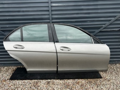 Mercedes w204 дверей правий праве  задній задні седан 723 c723 фото №1
