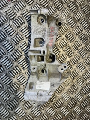 Кронштейн генератора renault 8200669494 фото №1