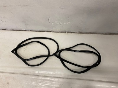 Kia stonic прокладка дверь правая перед 17- фото №1